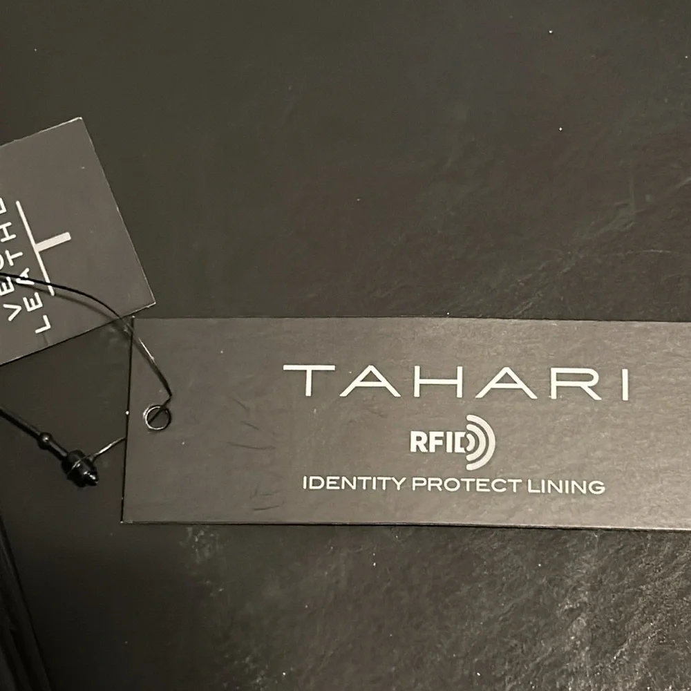 TAHARI WOMEN WALLET BLACK NEW